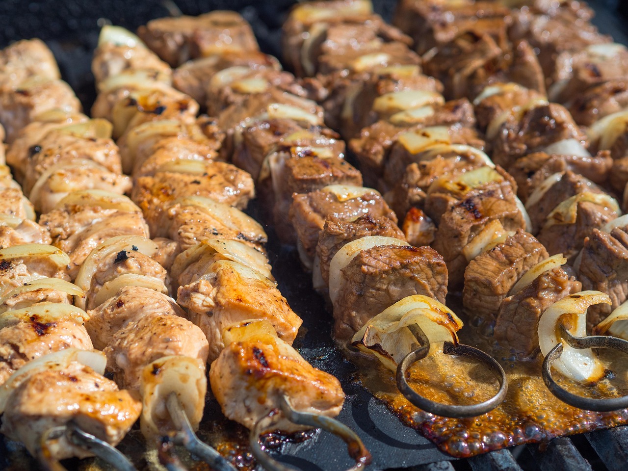 shish kabob, meat, skewers, chicken, beef, onion, dish, food, marinated, grill, bbq, barbecue, meal, delicious, dinner, kebab, tasty, closeup